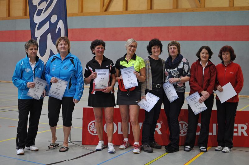 Christine Schwöd und Hedwig Herzog 3. u. 4. v. re. 